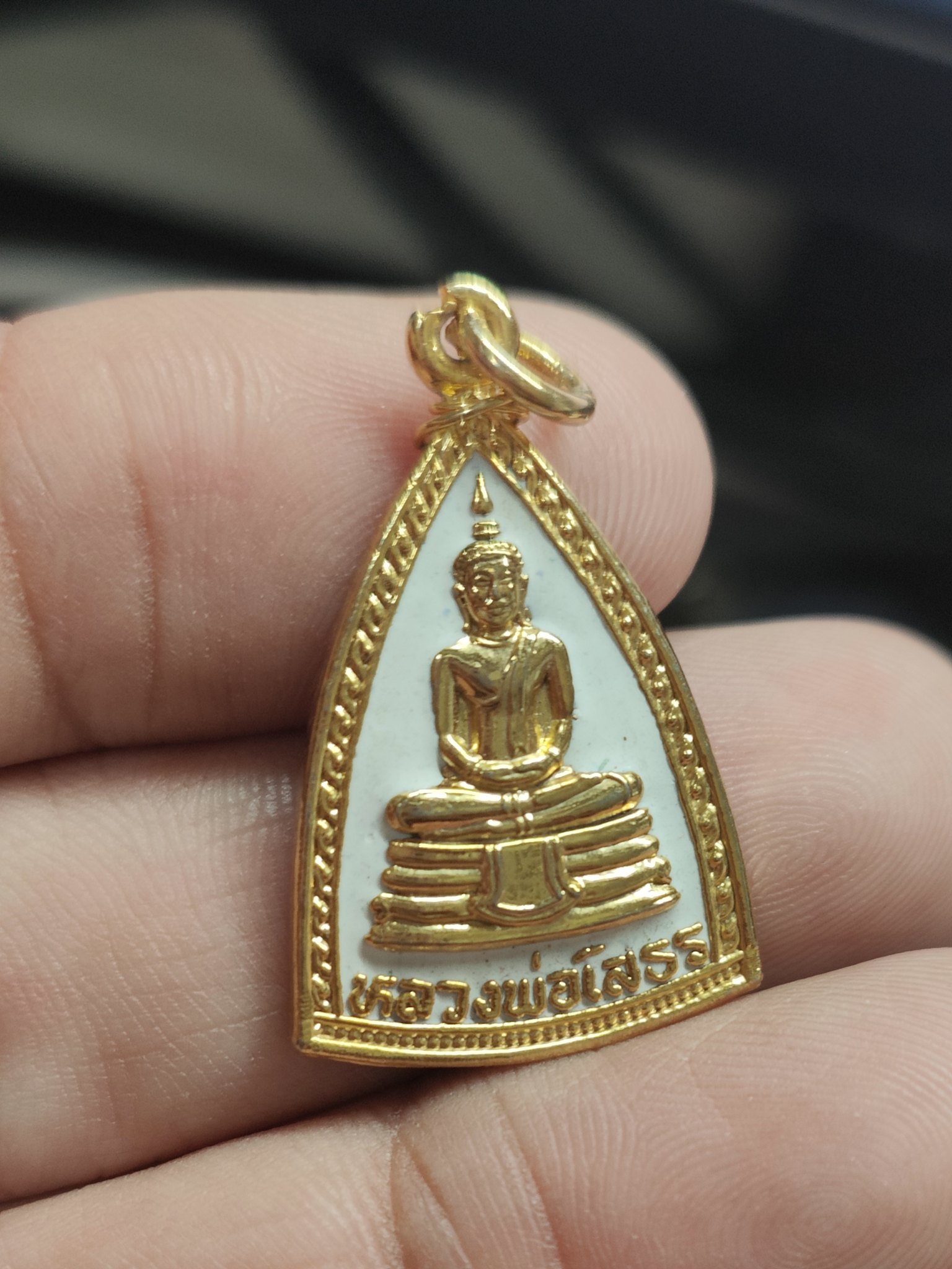 เหรียญหลวงพ่อโสธร พิมพ์สามเหลี่ยม ลงยาขาว กะไหล่ทอง ปี 2532