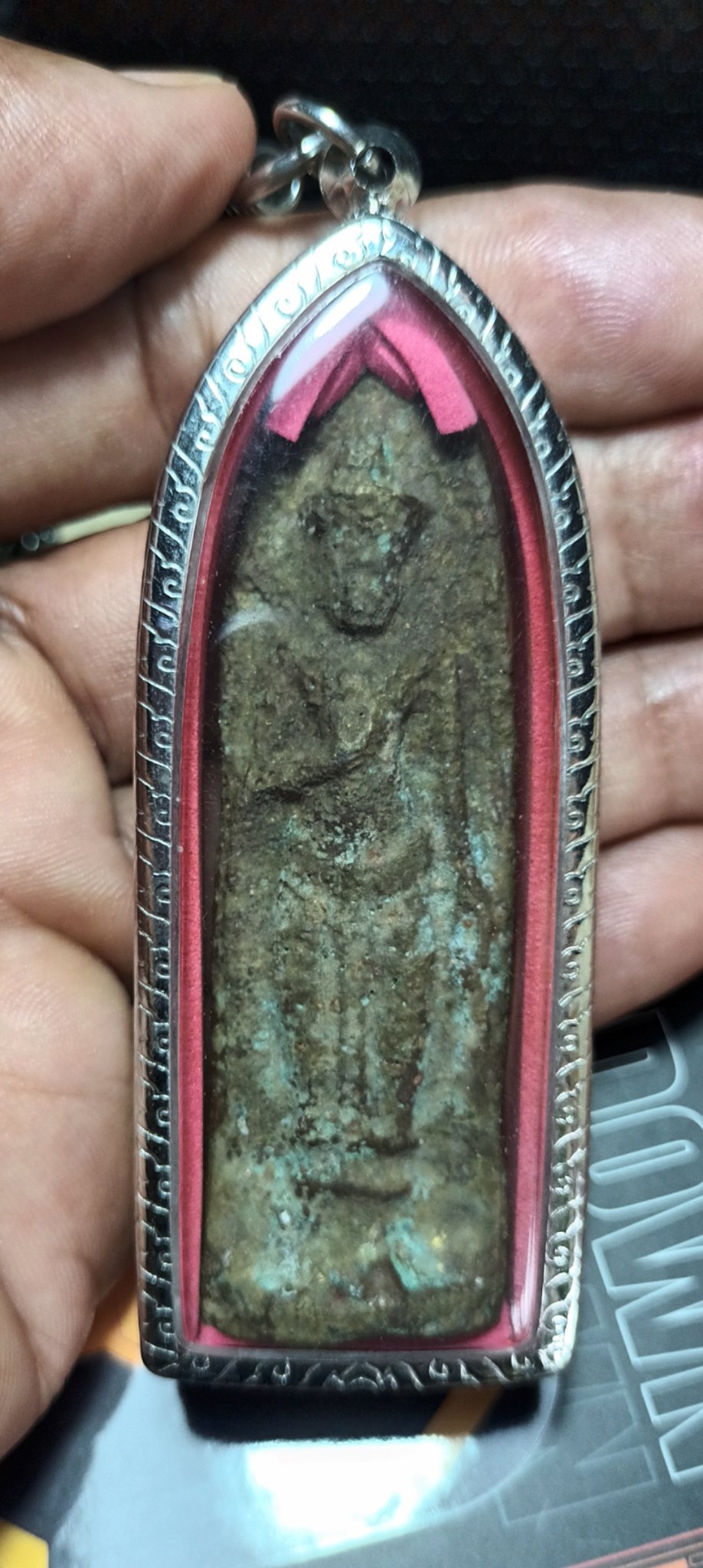 พระร่วงหลังรางปืนเนื้อทองเหลืองสำริด ศรีสัชนาลัย สุโขทัย
