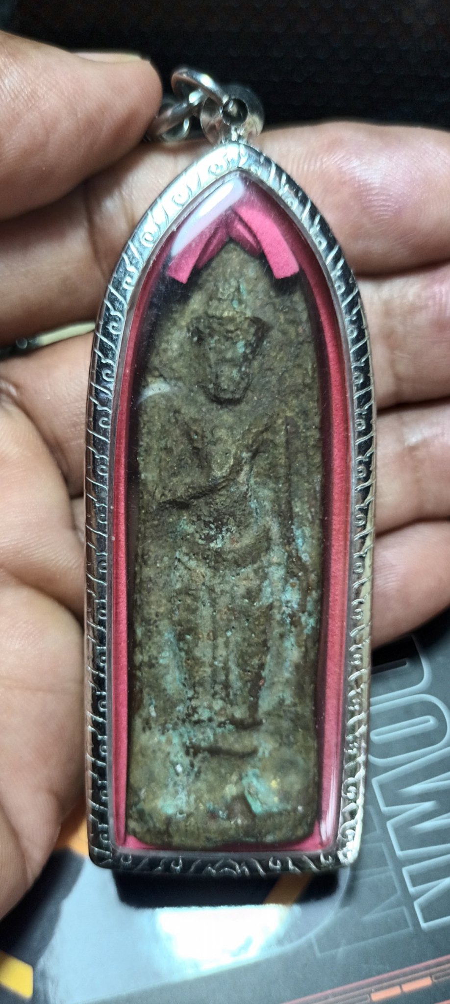 พระร่วงหลังรางปืนเนื้อทองเหลืองสำริด ศรีสัชนาลัย สุโขทัย